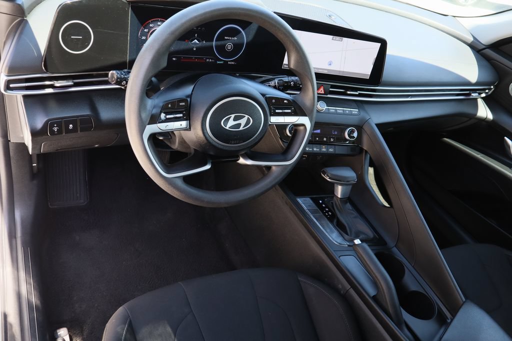 Used 2024 Hyundai Elantra SEL FWD image 11