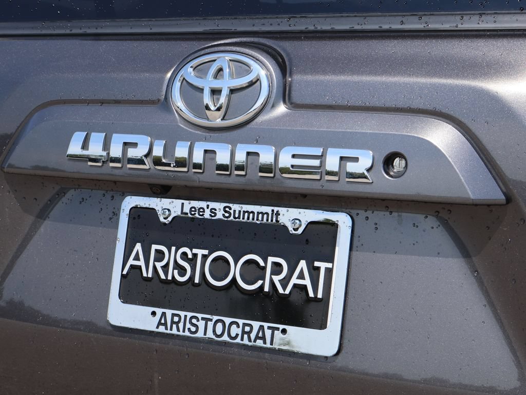 Used 2019 Toyota 4Runner SR5 AWD/4WD image 8