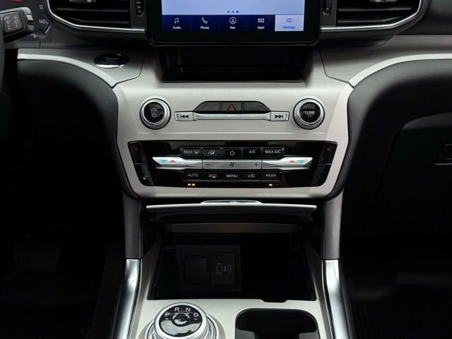 Used 2023 Ford Explorer XLT w/ Equipment Group 202A AWD/4WD image 30