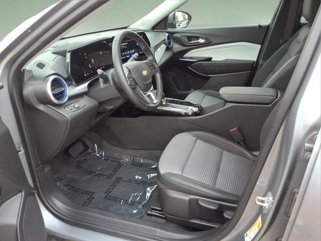 Used 2025 Chevrolet Trax LT w/ Driver Confidence Package FWD image 11