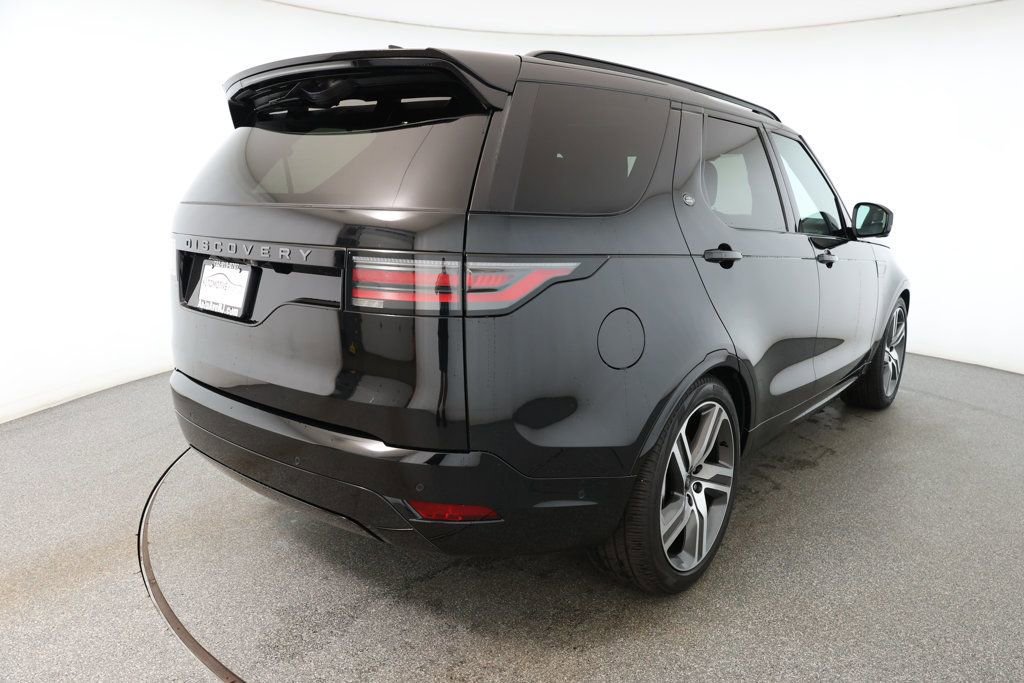 Used 2024 Land Rover Discovery Dynamic SE image 4