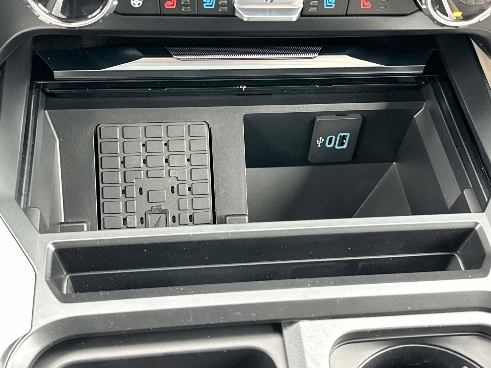 New 2026 Ford F450 Platinum w/ Platinum Plus Package image 29