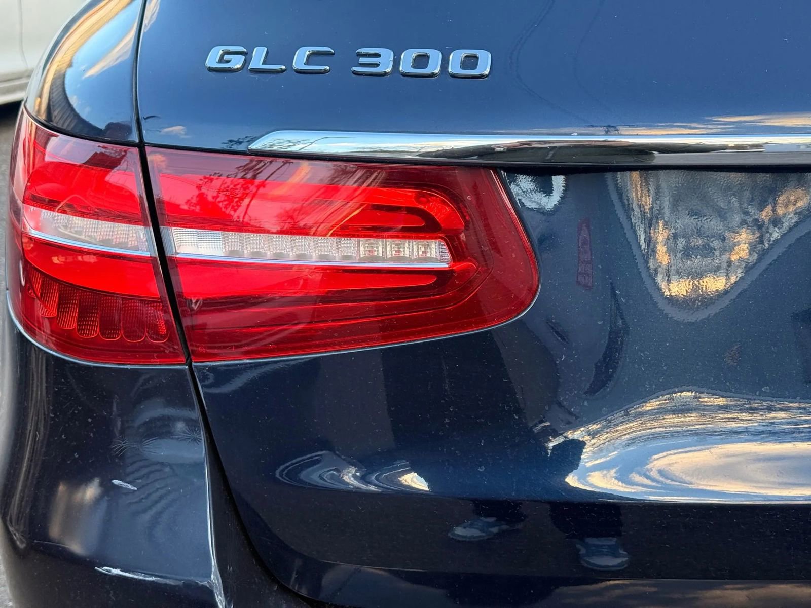 Used 2019 Mercedes-Benz GLC 300 4MATIC w/ Multimedia Package image 37