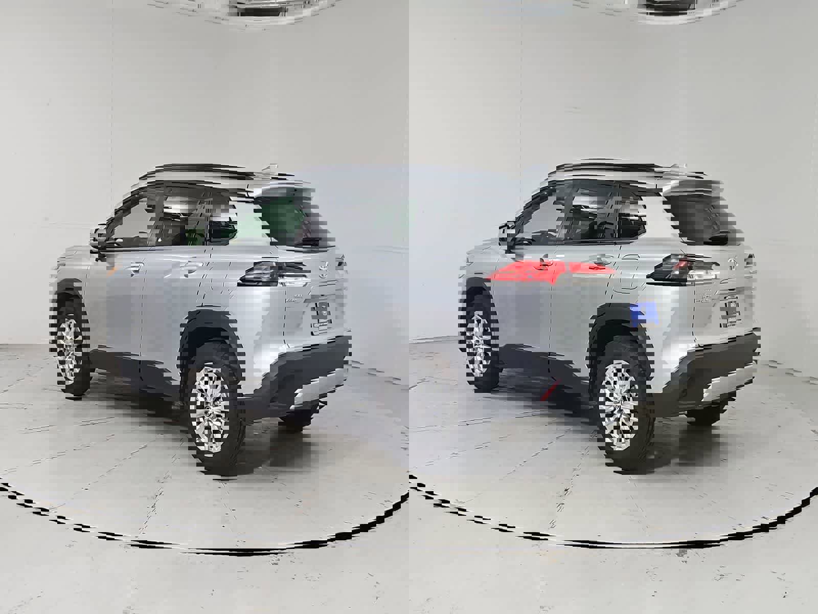 Used 2023 Toyota Corolla Cross LE image 3