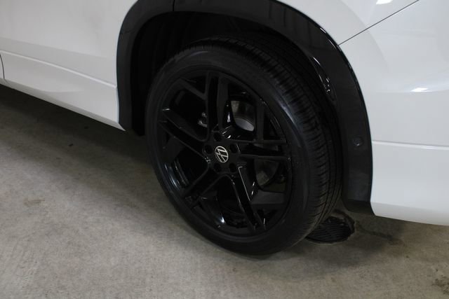 New 2026 Volkswagen Tiguan SE R-Line FWD image 29