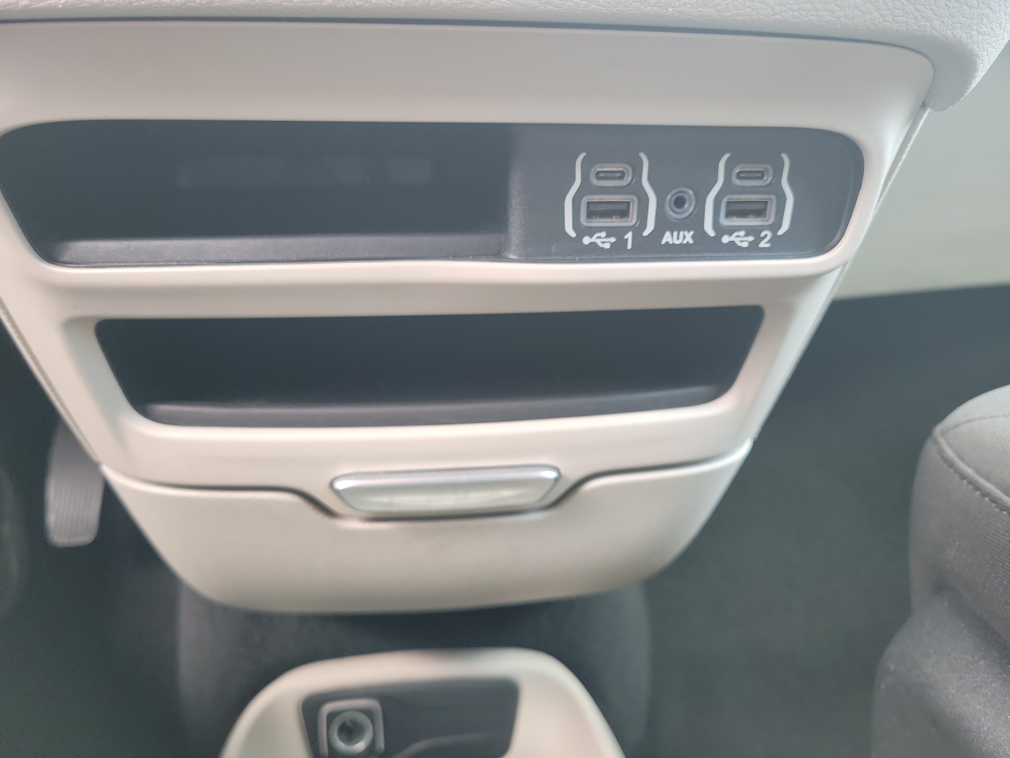 Used 2023 Chrysler Voyager LX FWD image 30