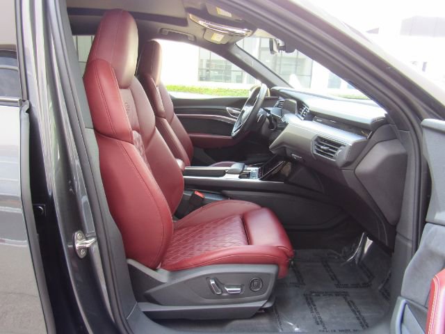 Used 2023 Audi e-tron S Premium Plus w/ Black Optic Package AWD/4WD image 21