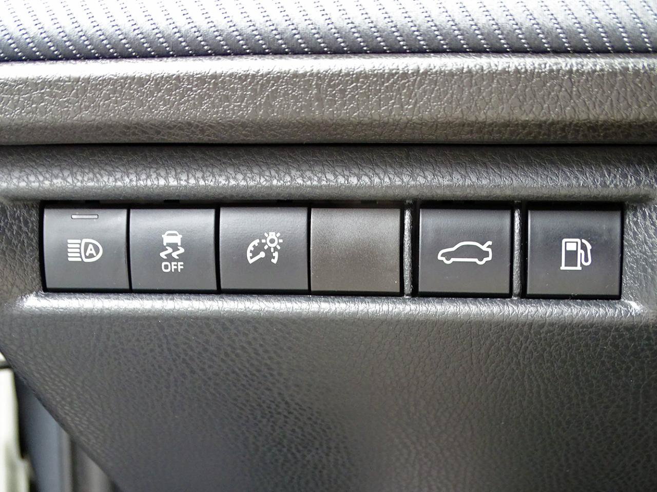 Used 2025 Toyota Camry SE w/ Convenience Package FWD image 40