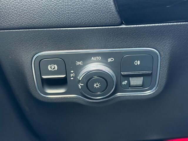 Used 2021 Mercedes-Benz GLA 250 image 32
