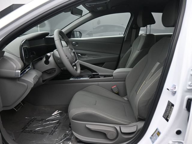 Certified 2025 Hyundai Elantra SEL FWD image 12