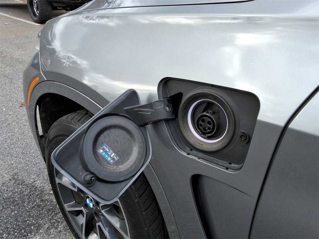 Used 2017 BMW X5 xDrive40e image 12