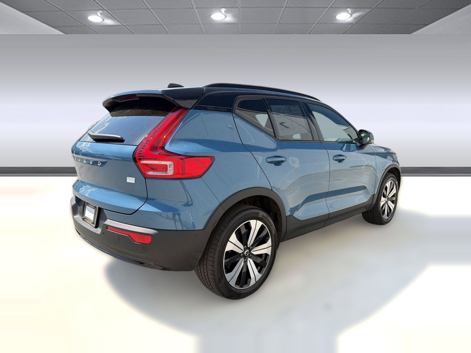 Certified 2023 Volvo XC40 Recharge Plus image 9