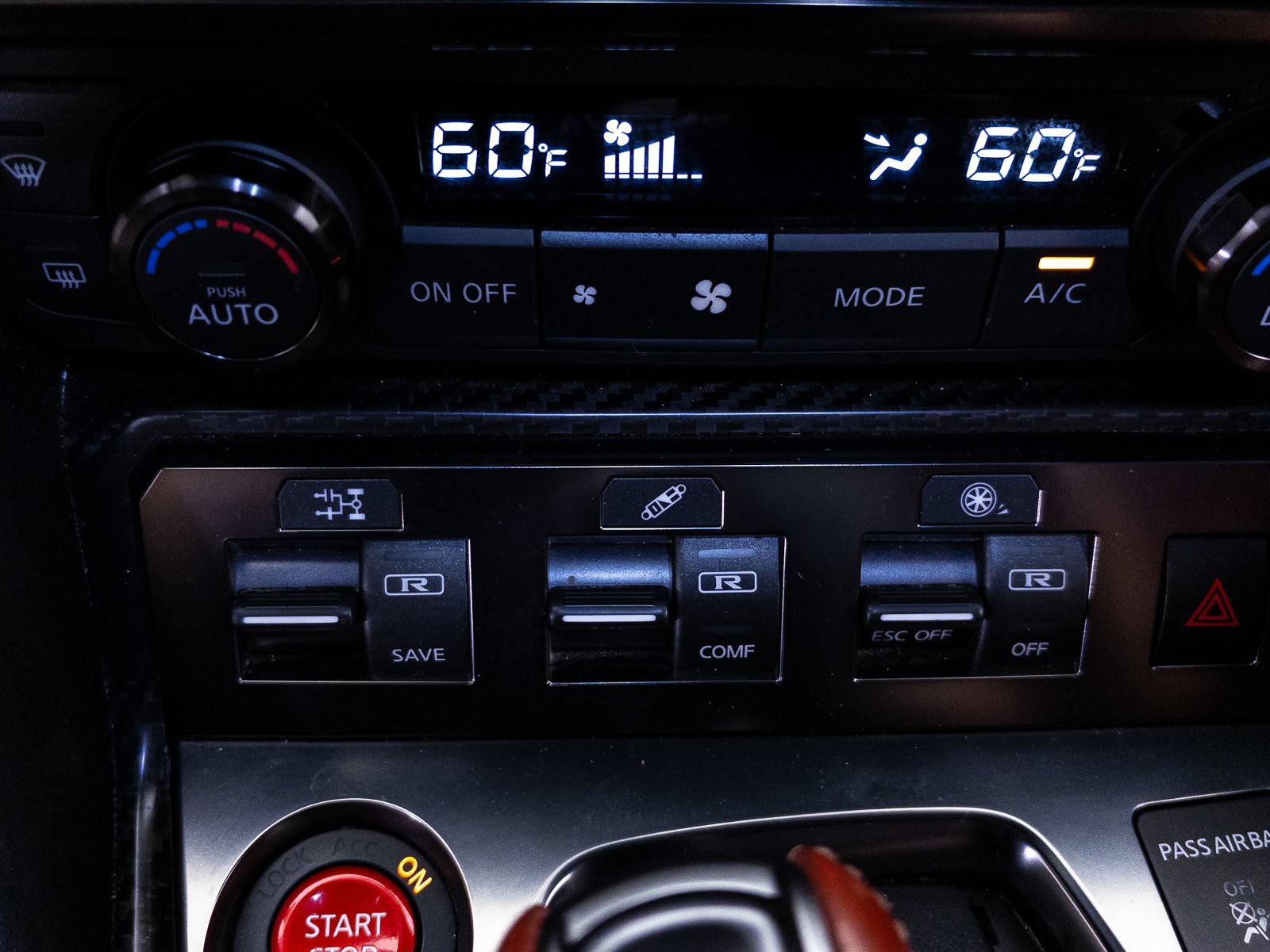 Used 2020 Nissan GT-R Premium w/ Premium Interior Package AWD/4WD image 34