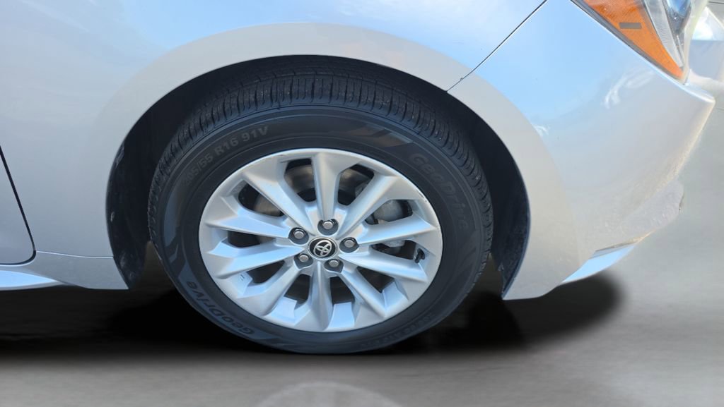 Used 2021 Toyota Corolla LE w/ LE Convenience Package FWD image 26
