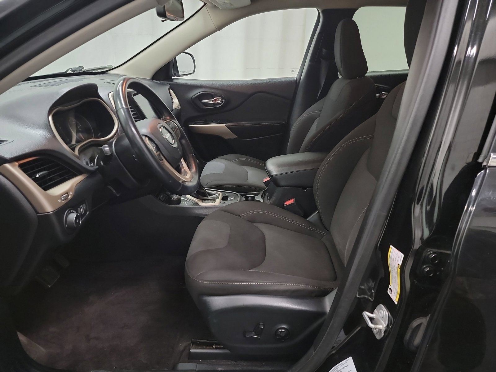 Used 2017 Jeep Cherokee Latitude w/ Safety/Convenience Group image 12