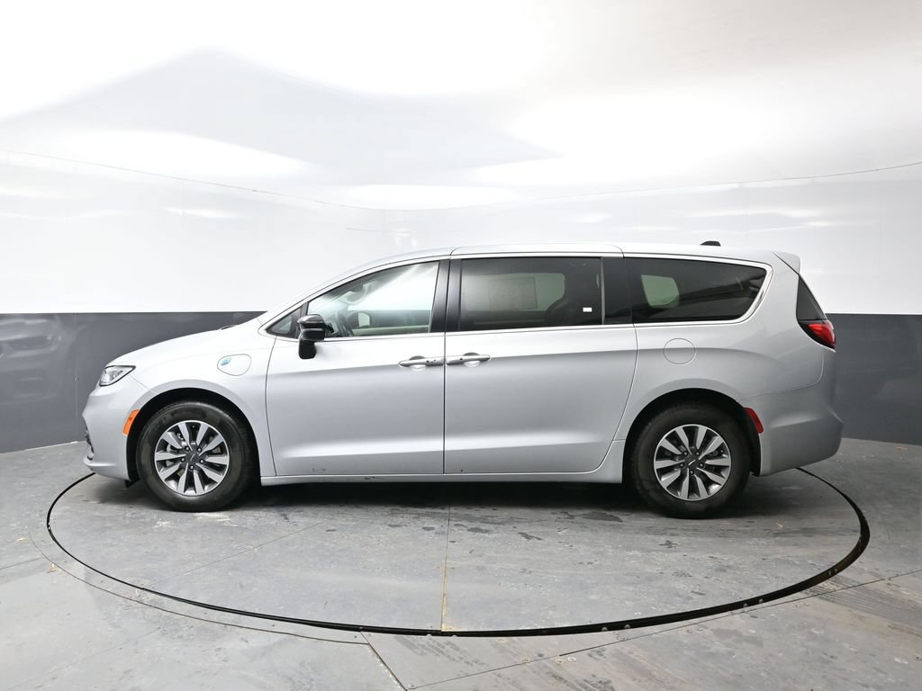 Used 2024 Chrysler Pacifica Limited FWD image 9