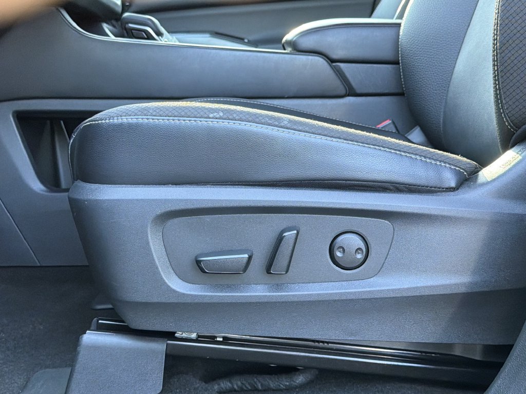 Used 2025 Nissan Pathfinder SL FWD image 24
