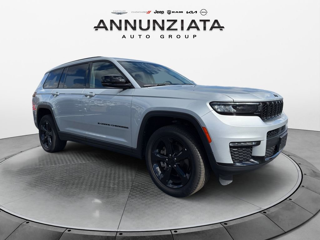 Certified 2022 Jeep Grand Cherokee L Limited w/ Black Appearance Package image 7