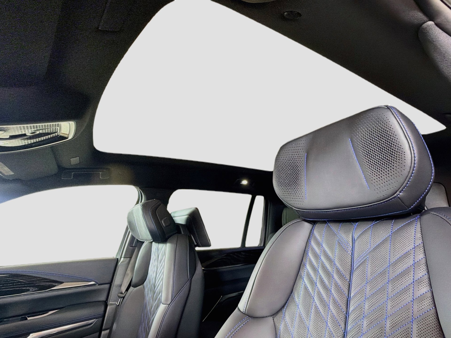 New 2026 Cadillac Escalade IQL Sport 1 w/ LPO, ONYX Package AWD/4WD image 29