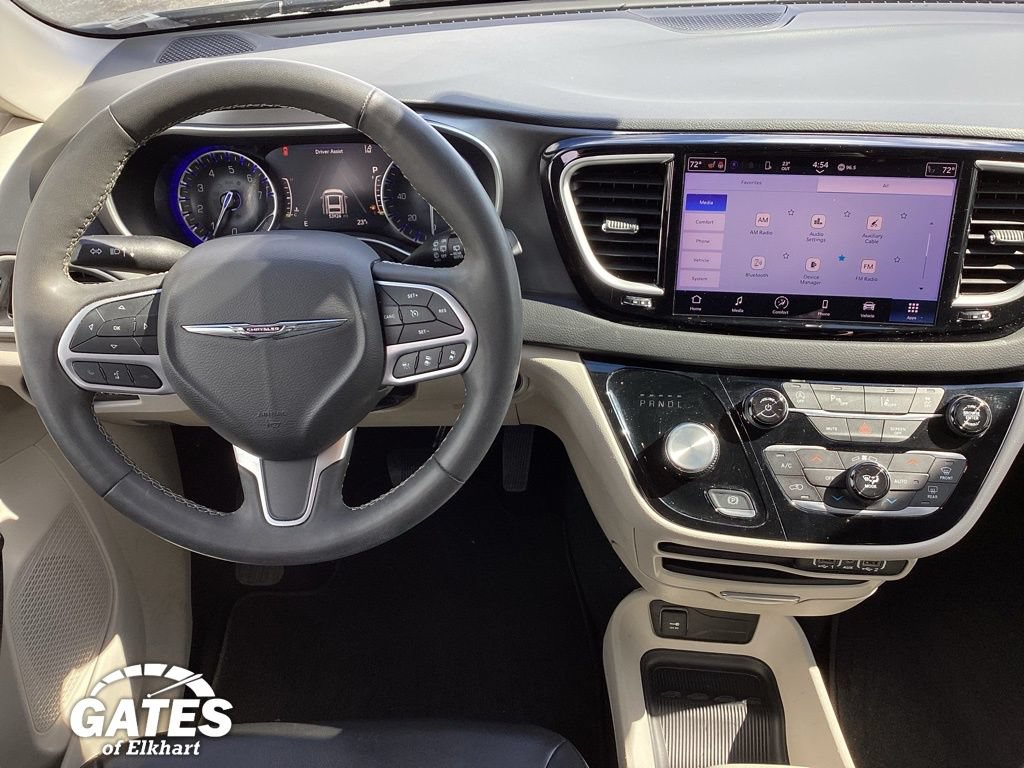 Used 2023 Chrysler Pacifica Touring-L FWD image 17