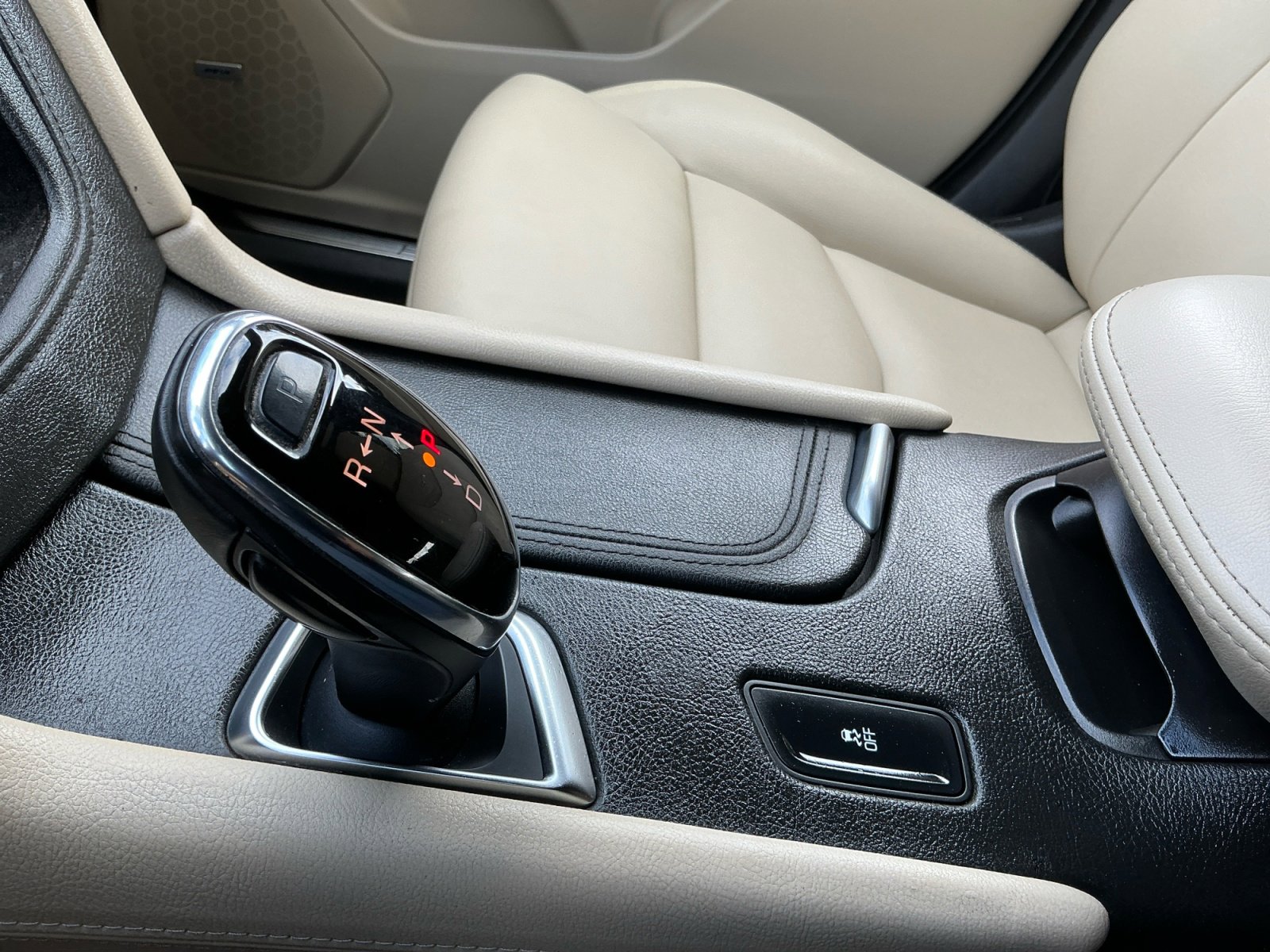 Used 2018 Cadillac XT5 FWD image 18