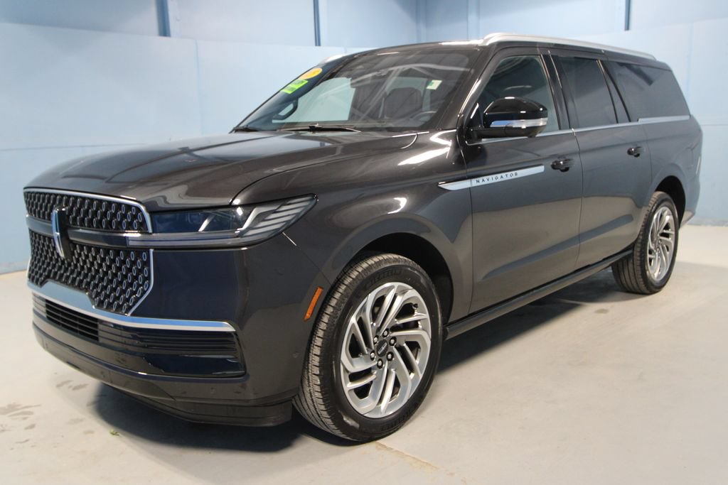 Used 2025 Lincoln Navigator L Reserve AWD/4WD image 32