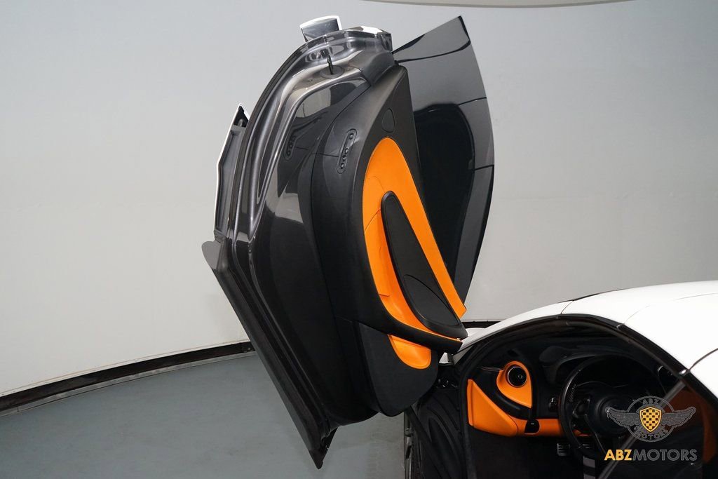 Used 2018 McLaren 570S Spider image 11