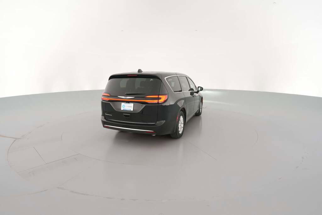 New 2026 Chrysler Pacifica Select image 11