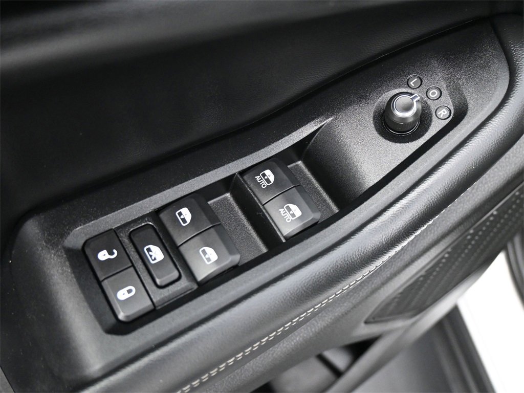 Used 2023 Jeep Grand Cherokee Altitude image 4