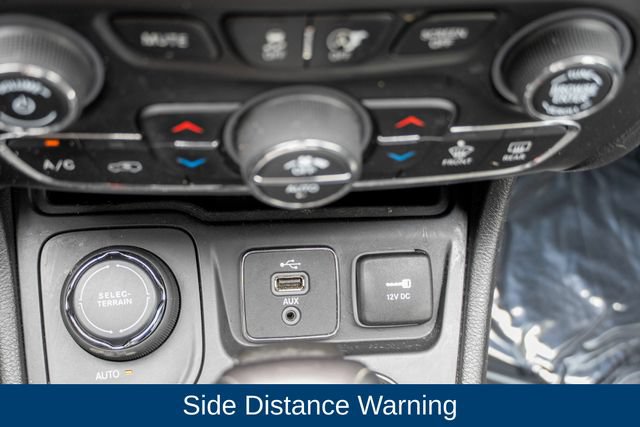 Used 2019 Jeep Cherokee Overland w/ Technology Group AWD/4WD image 42