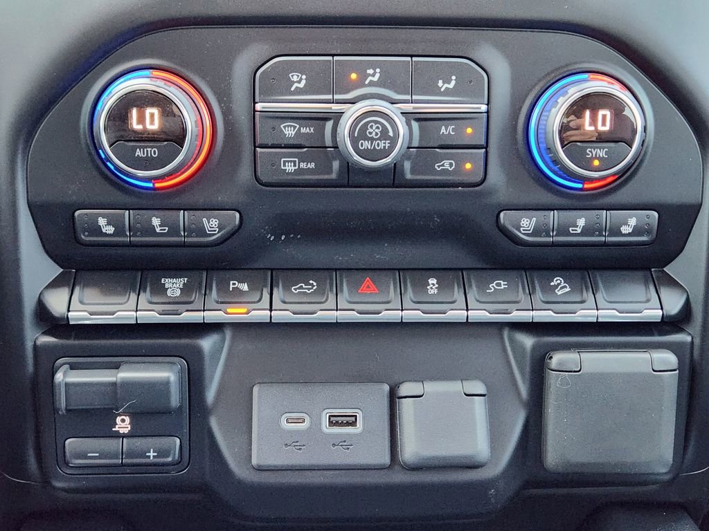 Used 2020 Chevrolet Silverado 3500 LTZ w/ LTZ Texas Edition image 19