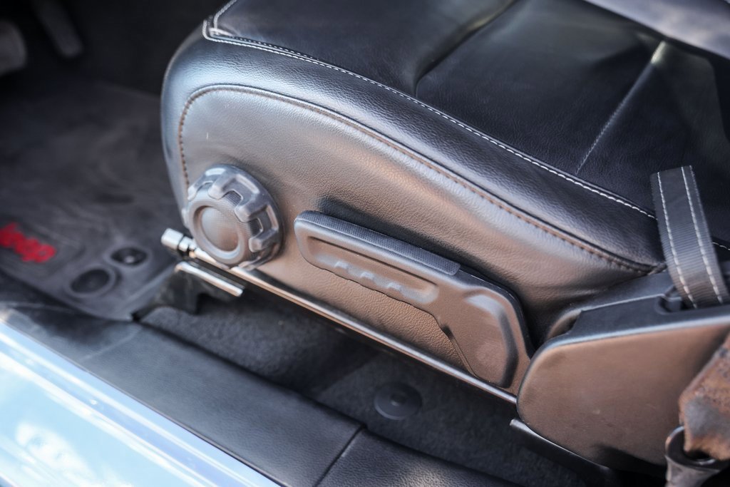 Used 2022 Jeep Wrangler Unlimited Sahara w/ Cold Weather Group image 8