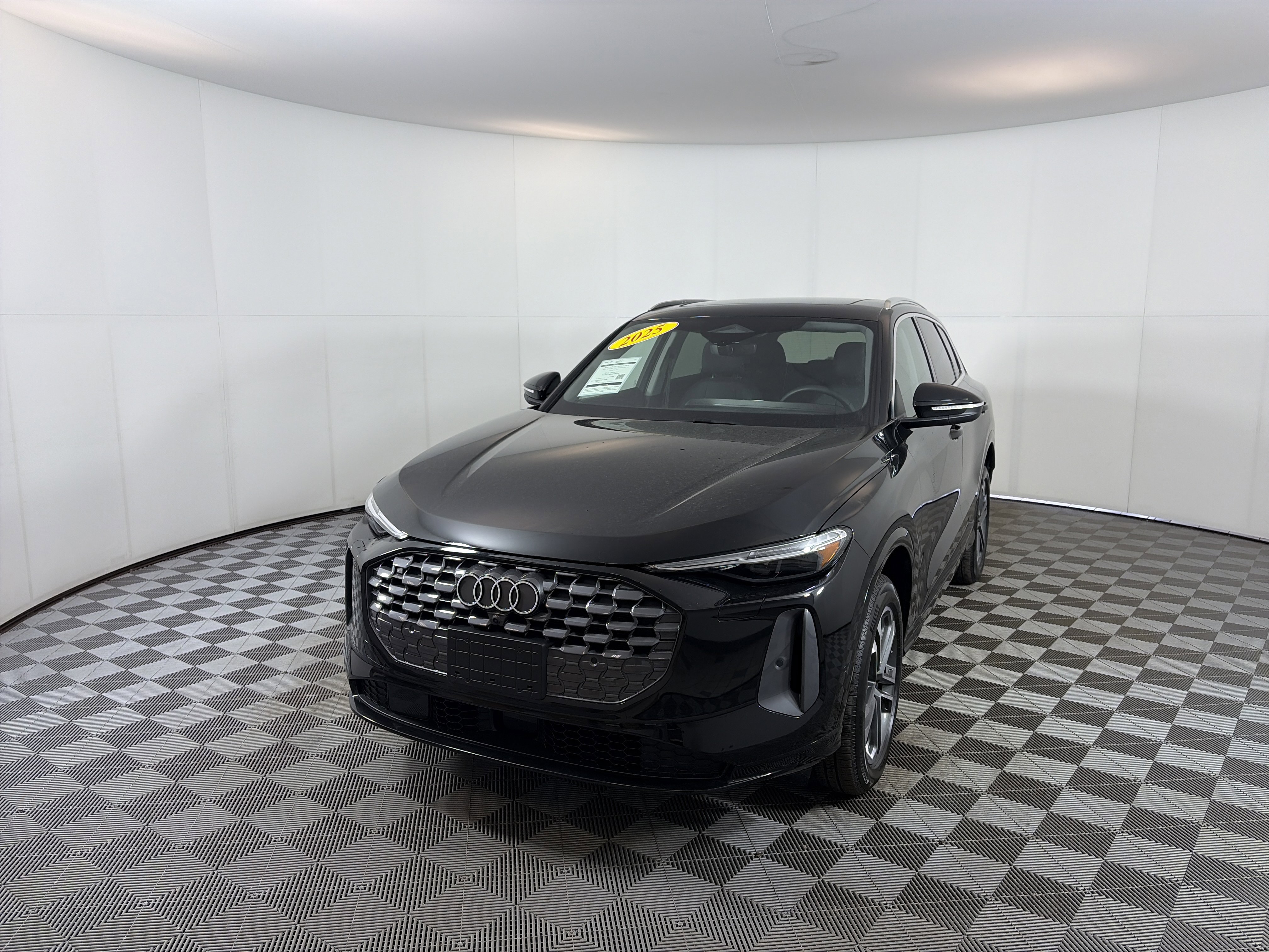 Used 2025 Audi Q5 Premium Plus w/ Premium Plus image 2