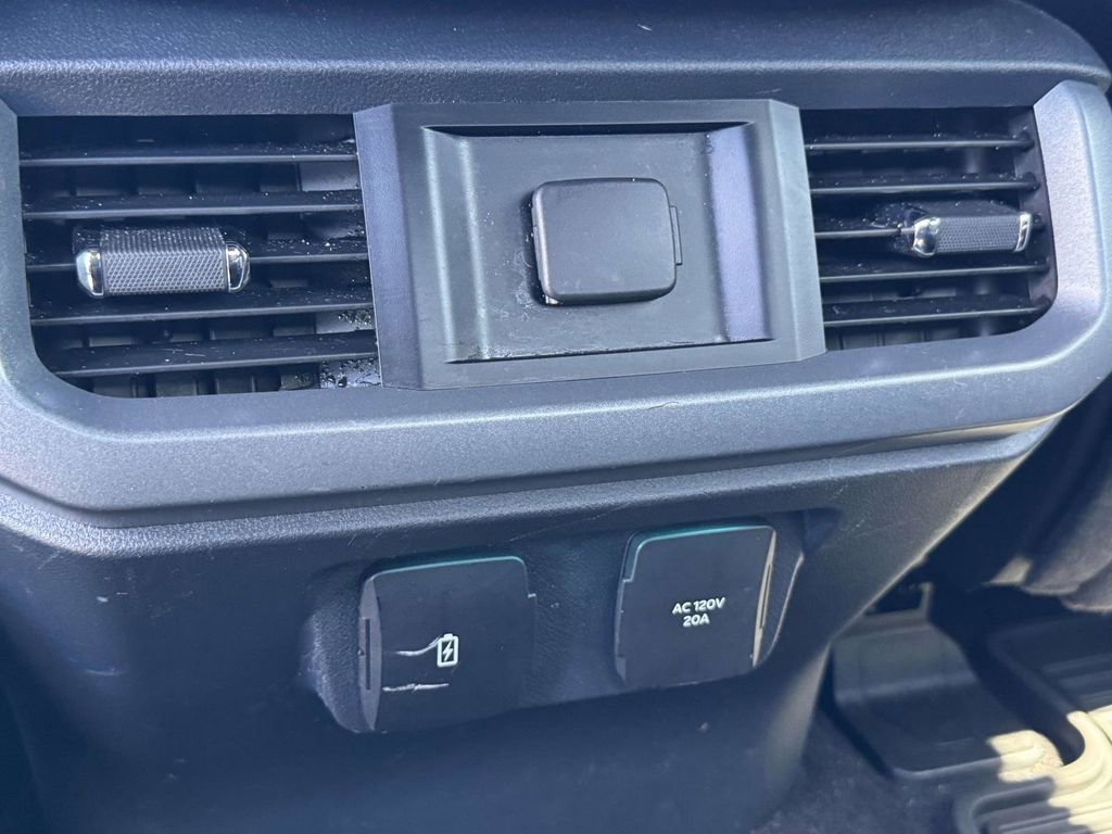 Used 2022 Ford F150 Lightning Lariat image 27