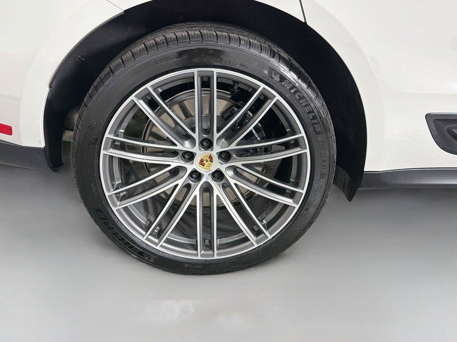 Certified 2025 Porsche Macan GTS AWD/4WD image 13