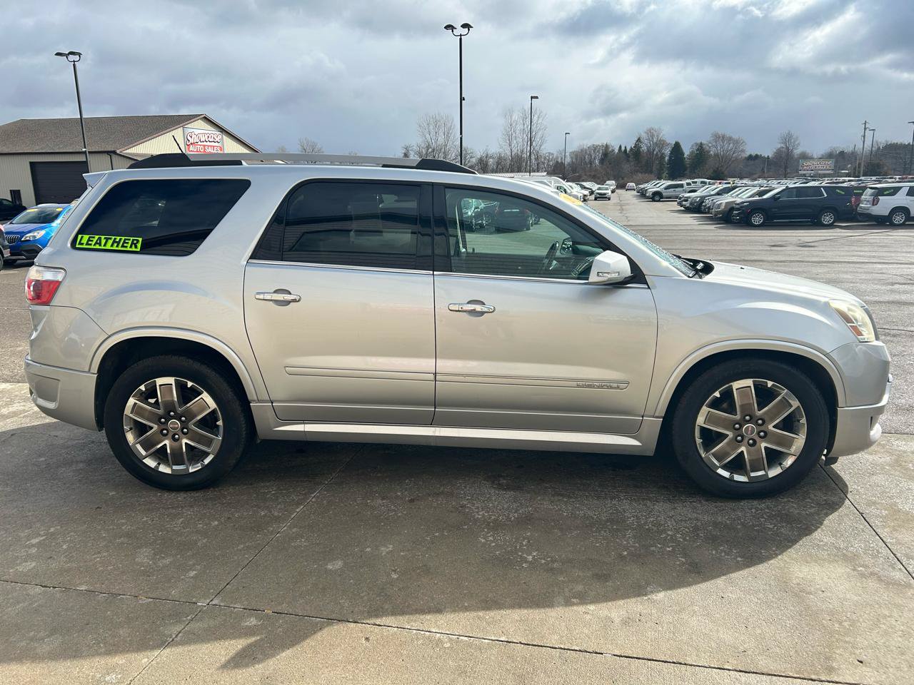 Used 2011 GMC Acadia Denali AWD/4WD image 4