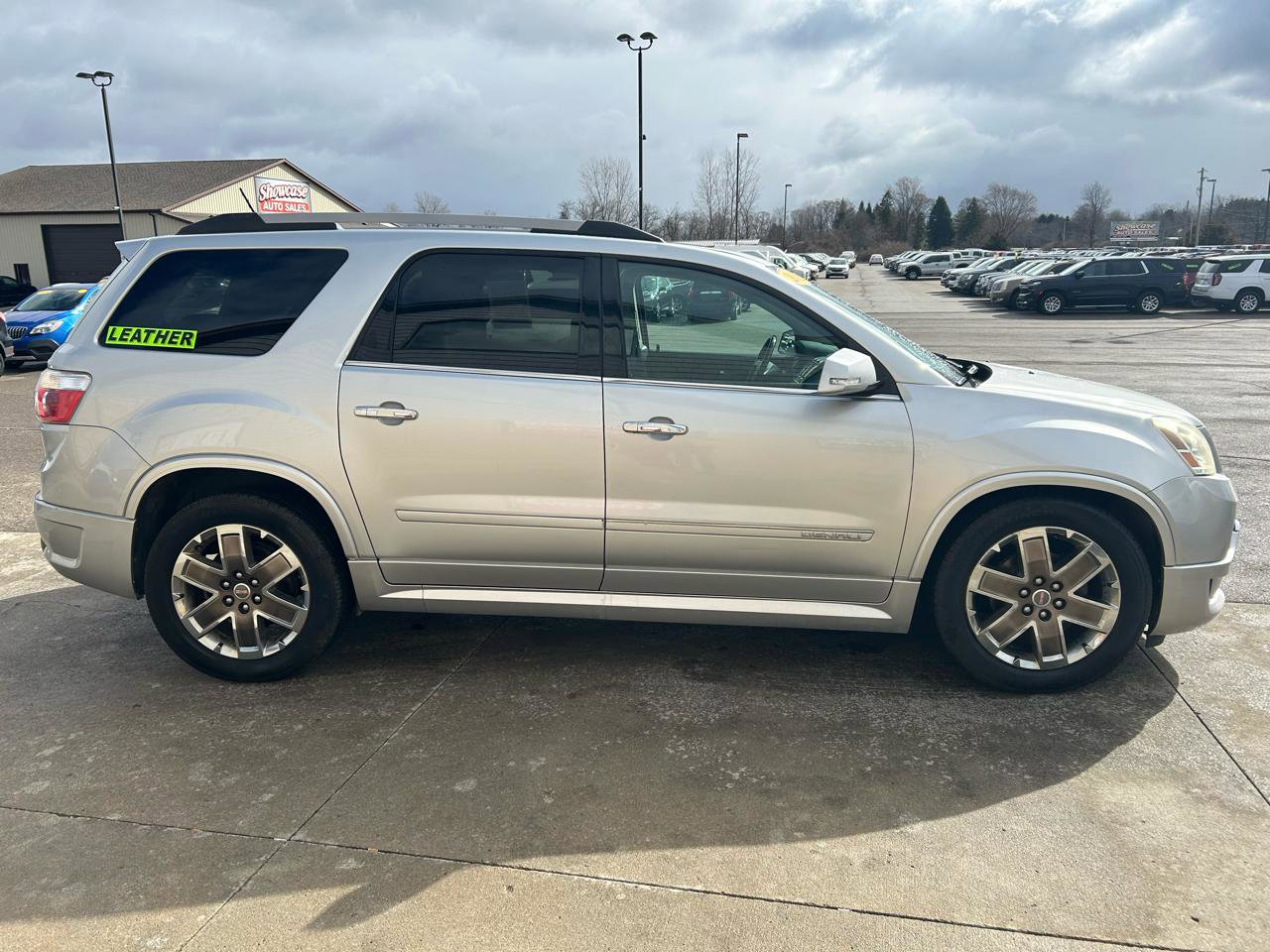 Used 2011 GMC Acadia Denali image 4