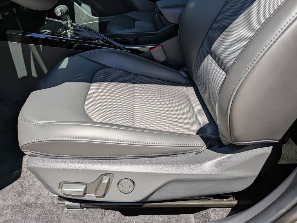 Certified 2025 Kia Niro EX Touring FWD image 20