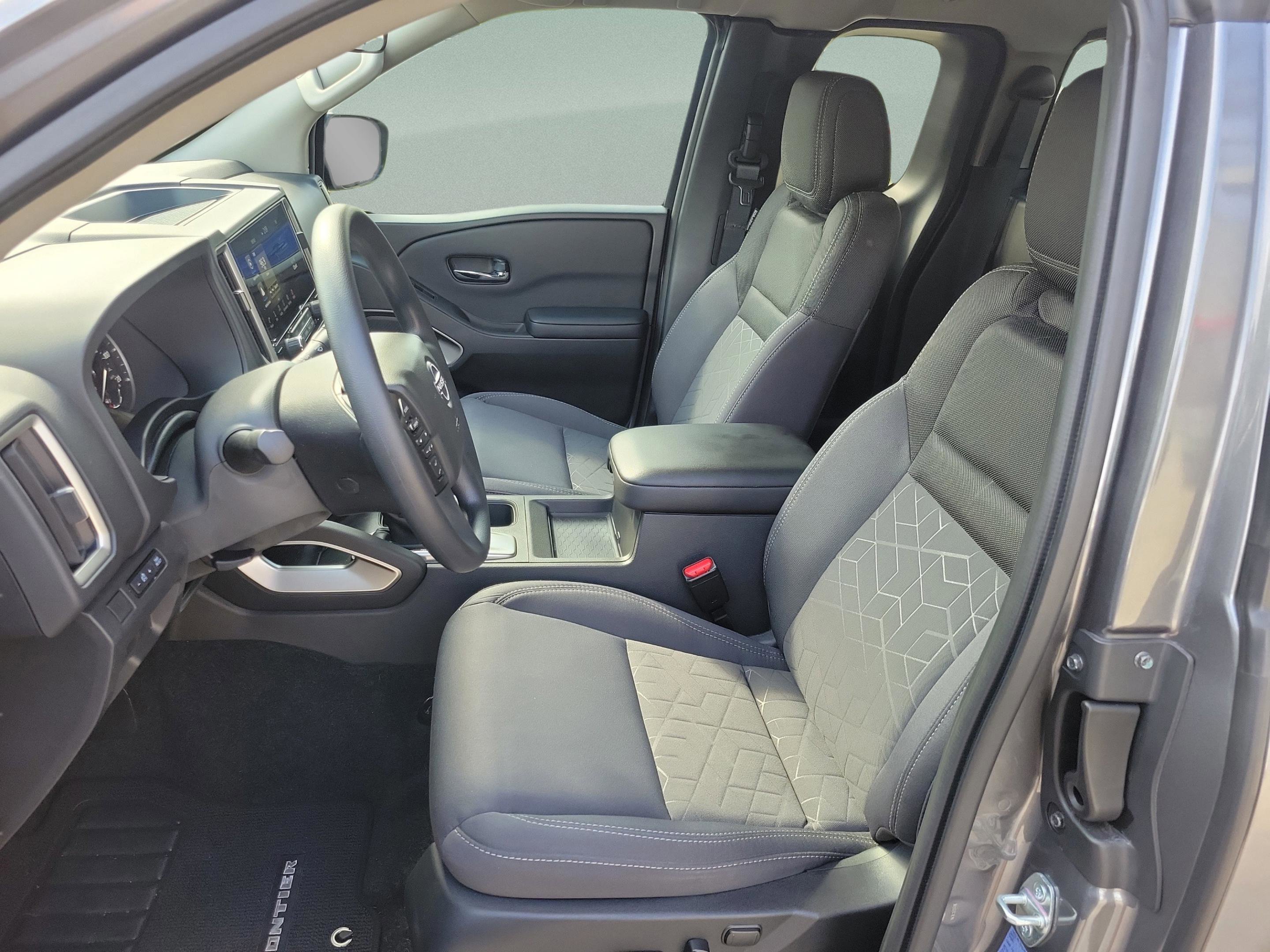 Used 2025 Nissan Frontier SV RWD image 9