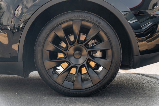 Used 2023 Tesla Model Y Long Range image 16