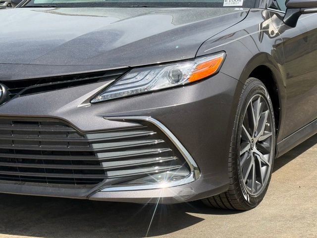 Used 2022 Toyota Camry XLE image 11