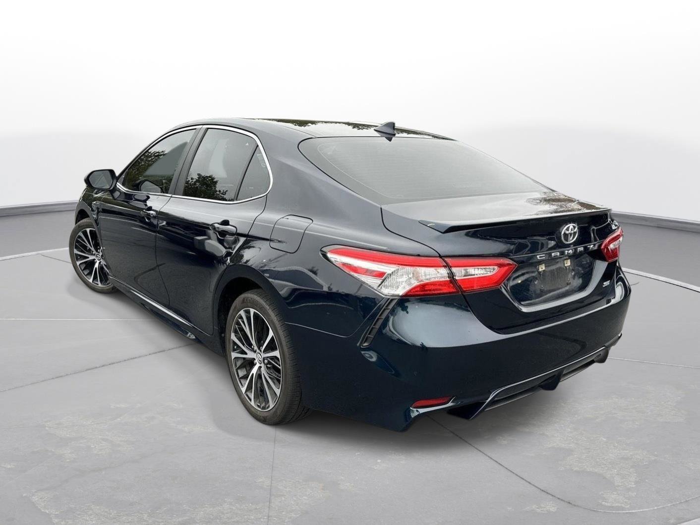 Certified 2020 Toyota Camry SE image 8