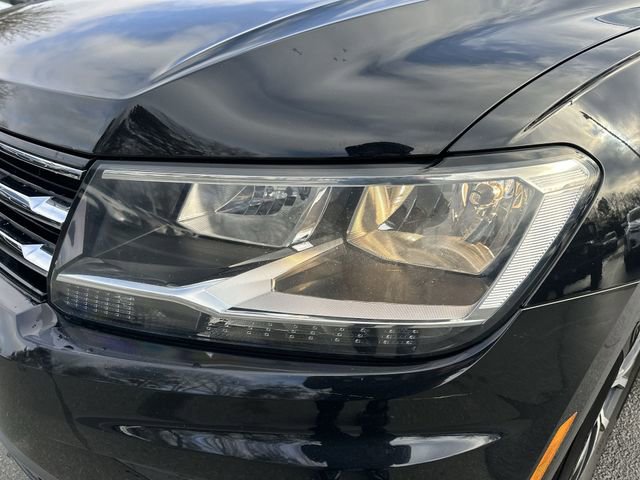 Used 2020 Volkswagen Tiguan SE w/ Panoramic Sunroof Package image 9