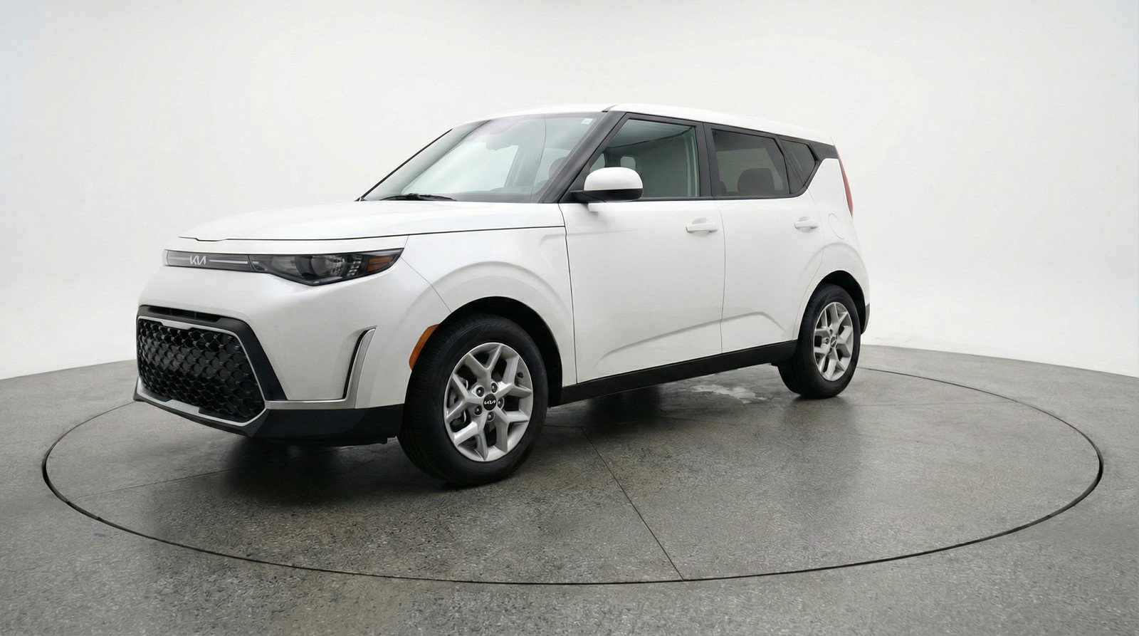 Used 2025 Kia Soul LX w/ LX Technology Package FWD image 2