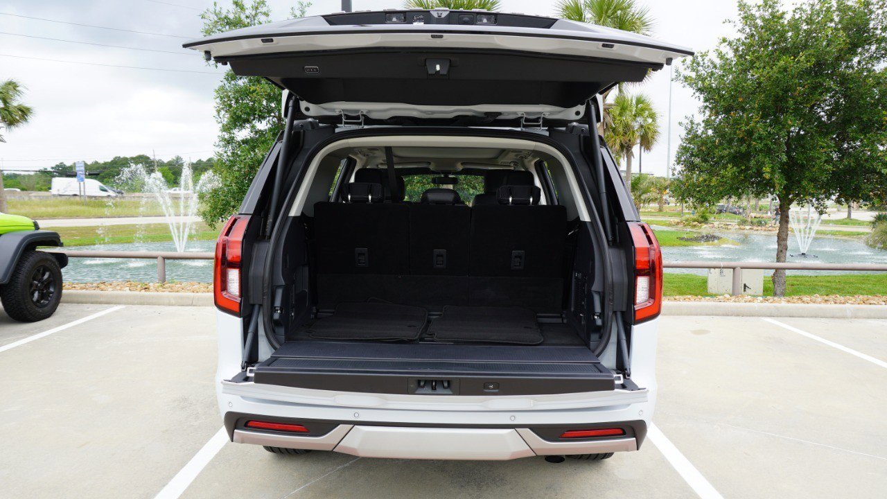 Used 2025 Ford Expedition Platinum w/ Driver's Package AWD/4WD image 44