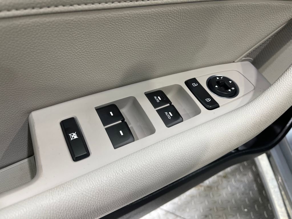 Used 2016 Hyundai Sonata Limited w/ Option Group 05 image 16