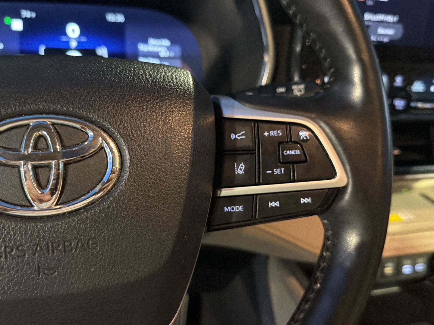 Used 2023 Toyota Highlander Platinum FWD image 23
