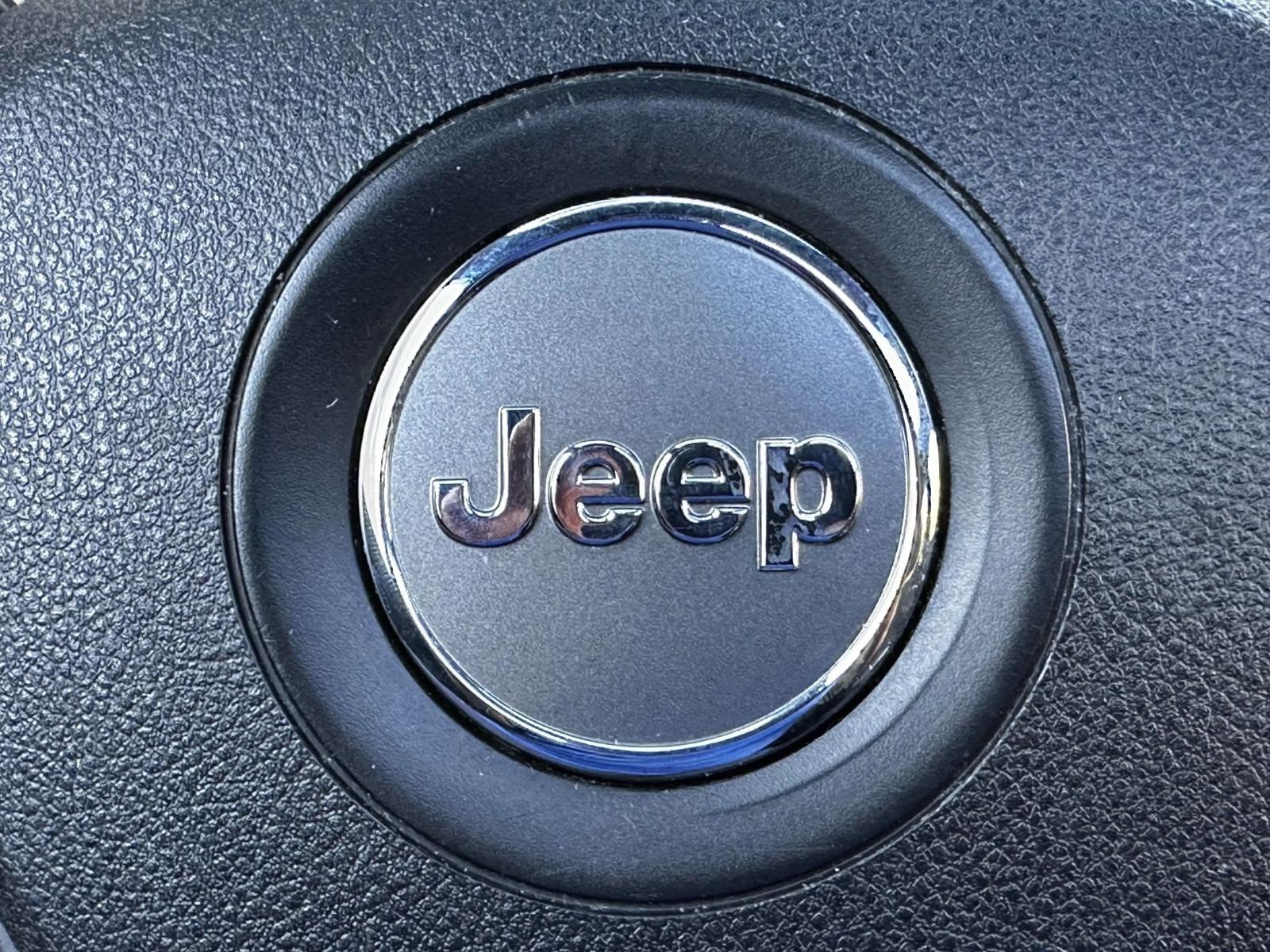 Used 2018 Jeep Grand Cherokee Laredo AWD/4WD image 28