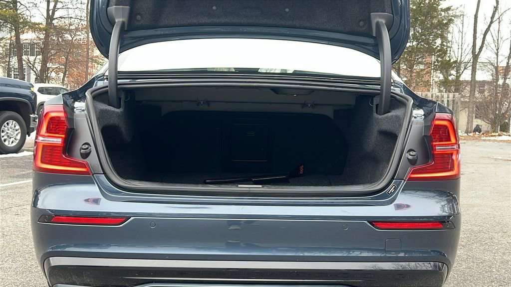 Used 2024 Volvo S60 B5 Core image 15