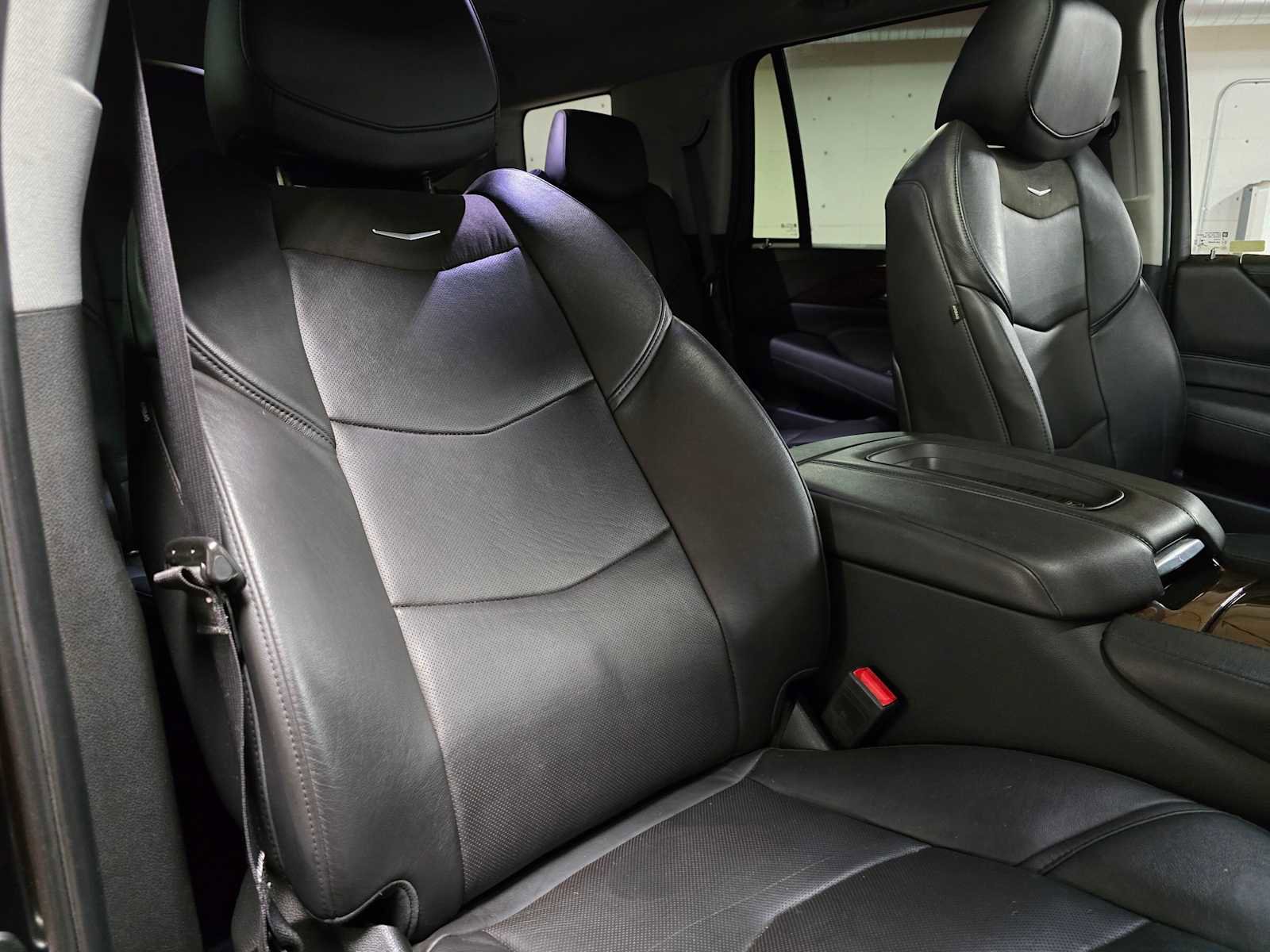 Used 2020 Cadillac Escalade Premium Luxury image 11